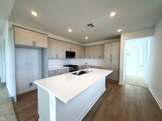 Building Photo - Brand New Construction in River Terrace Development!