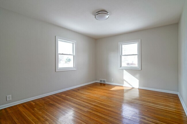 Building Photo - 1610 9th Ave N