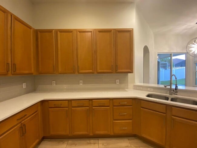 Building Photo - Your Dream Home Awaits! 5 bedroom 3 bath Single Family HOME!!