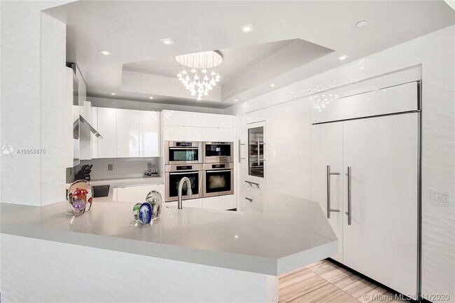 Building Photo - 2711 S Ocean Dr
