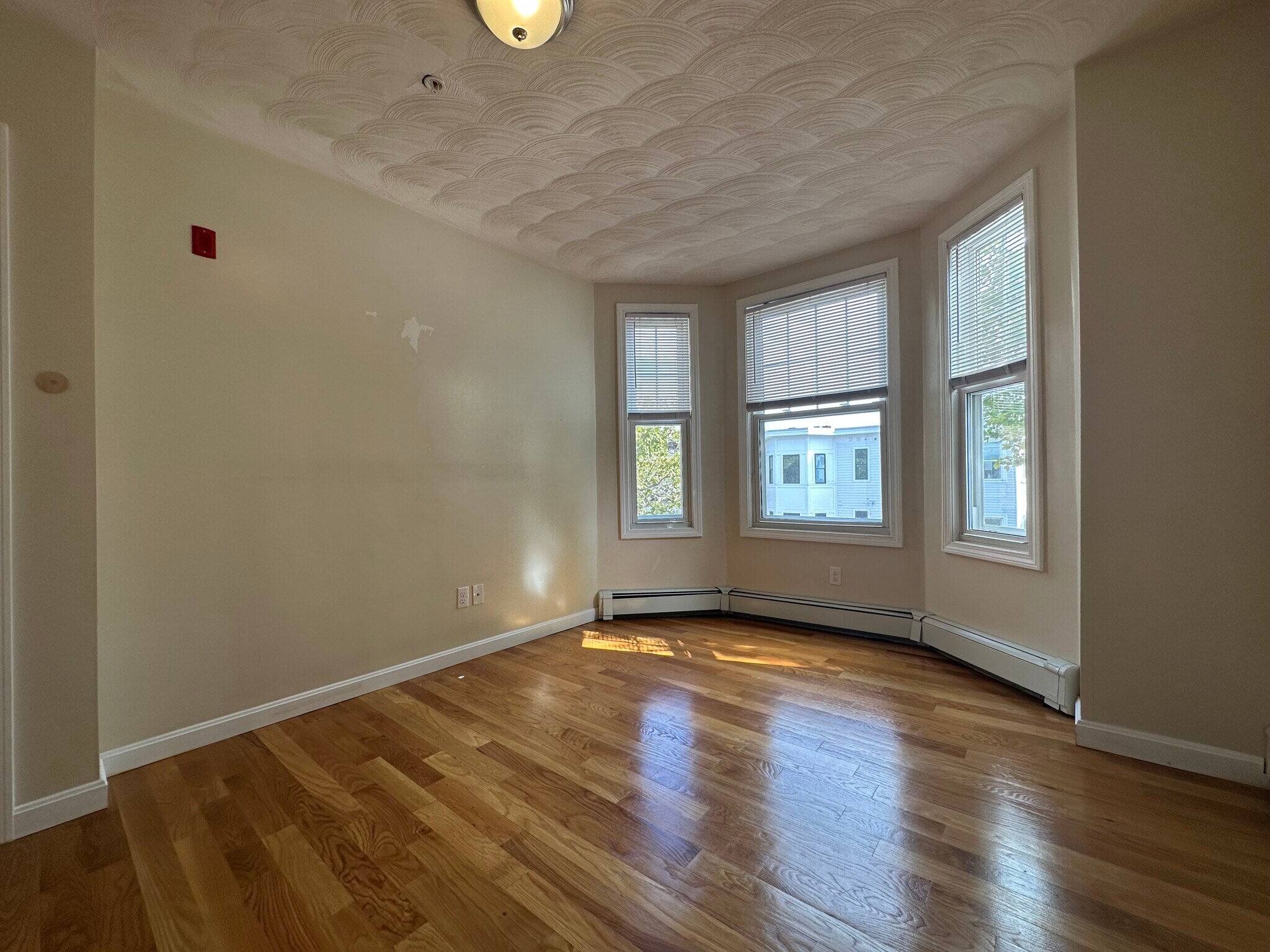 Building Photo - 136 Chelsea St