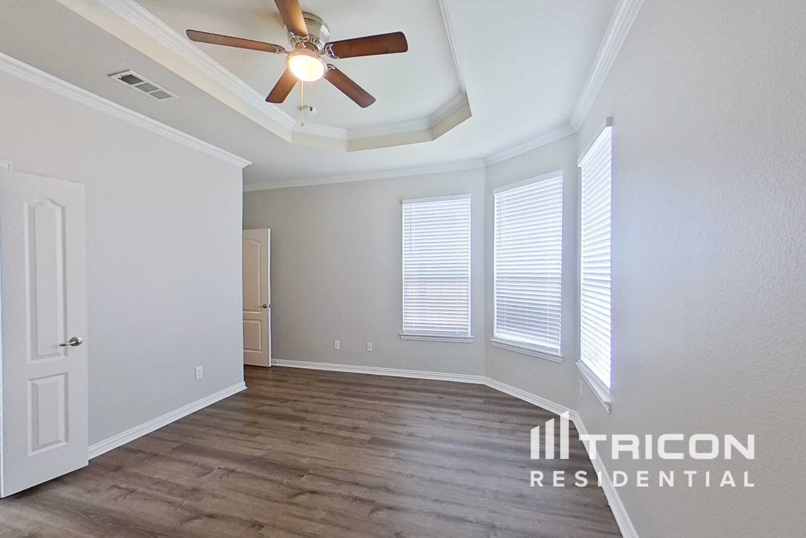 Building Photo - 15904 Alvarado Dr