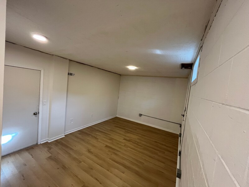 Building Photo - 122 Greenbrier Dr