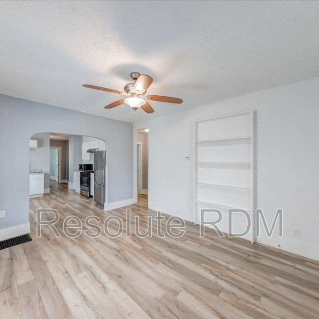 Building Photo - 1308 E Taylor St
