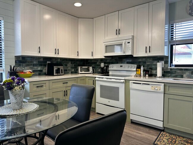 Building Photo - 6142 SE Landing Way