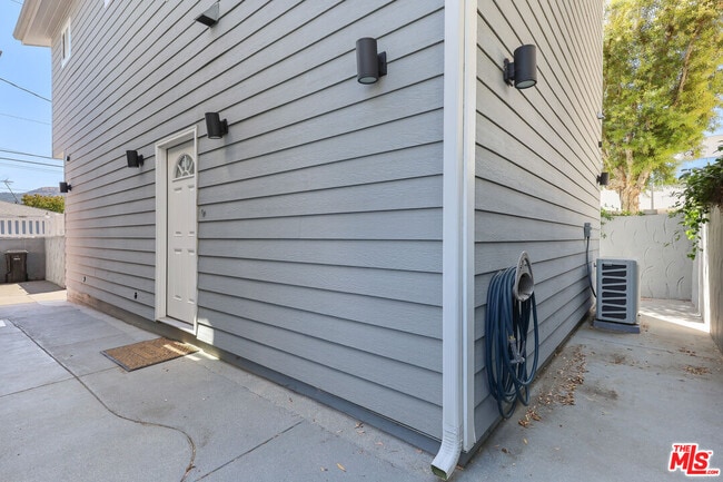 Building Photo - 119-119 S Myers St