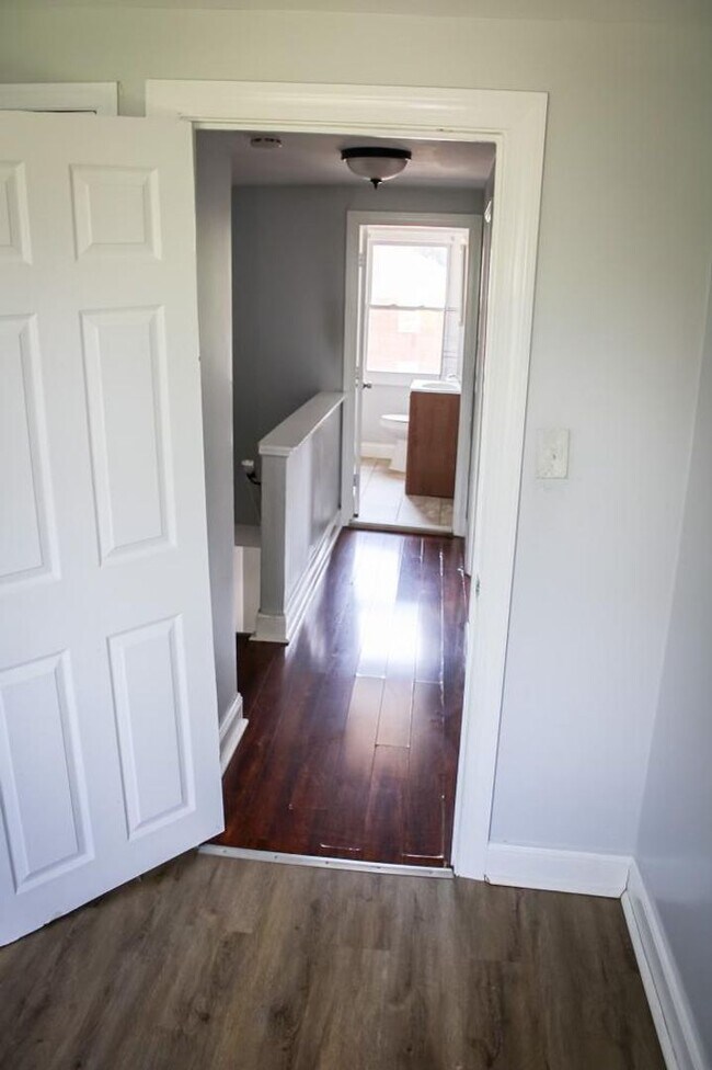 Building Photo - Stunning 3-Bedroom Home with Modern Amenit...