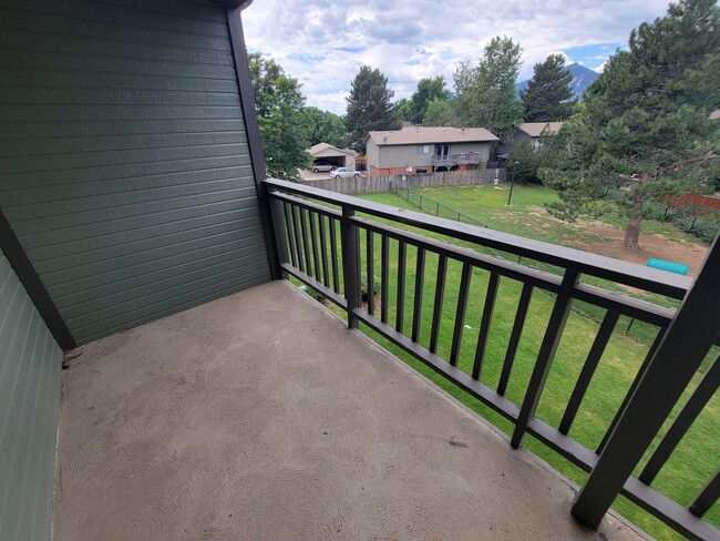 Building Photo - Beautiful, wide open 2 level 2 bath condo ...