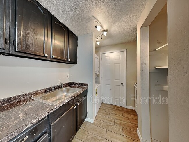 Building Photo - 1207 E 108th Ave