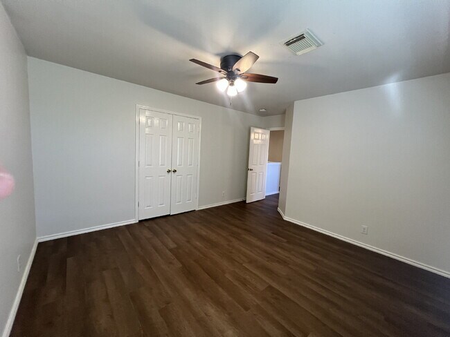 Building Photo - Charming 3-Bed /2 -Bath Sanctuary with Fireplace & Hardwood Floors, Between Evans and Bulverde at...