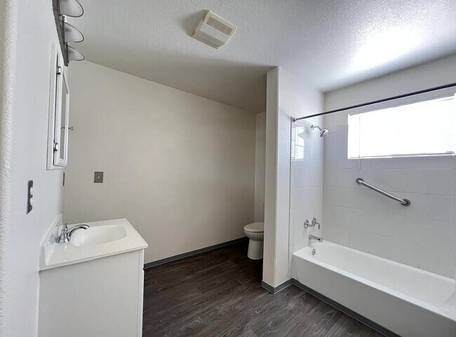 Building Photo - 10952 Prieta Ct