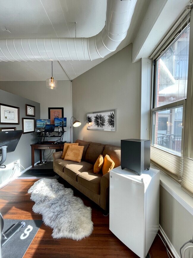 Building Photo - 6 S Laflin St