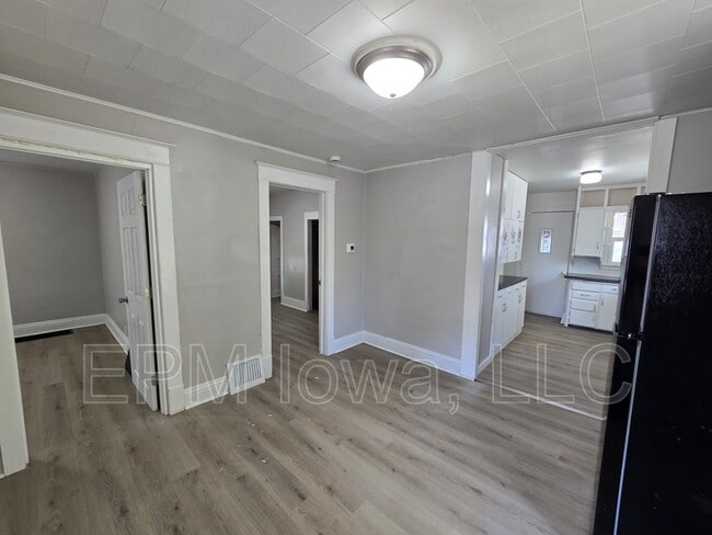 Building Photo - 518 Kern St