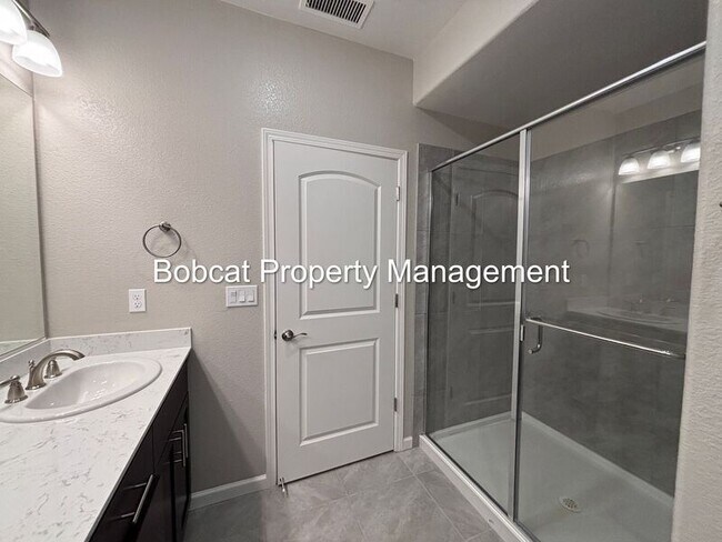 Building Photo - 860 Furlong Dr