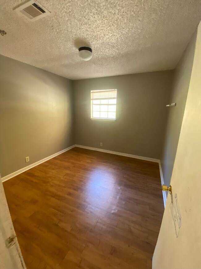 Building Photo - Monthly Paid Rent
