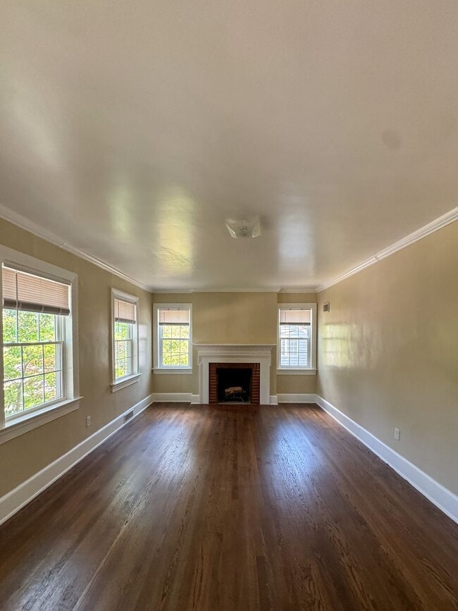 Building Photo - 512 1/2 Westmont Drive