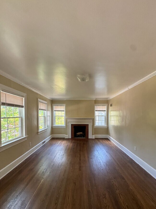 Building Photo - Charming 2 Bed 1 Bath Duplex in Haymount