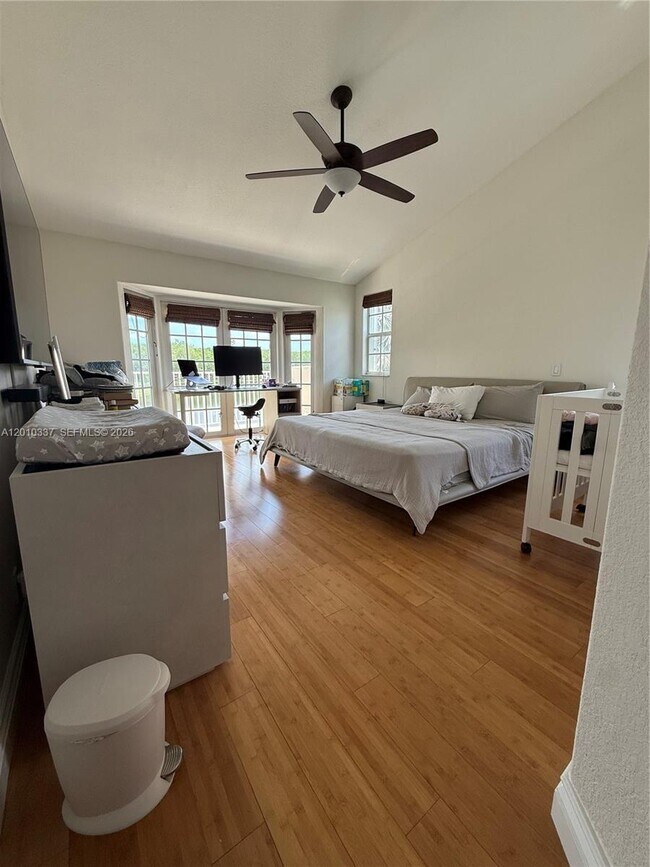 Building Photo - 1070 Capistrano