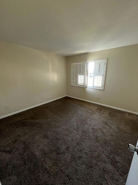 Building Photo - 2050 Oleander Blvd