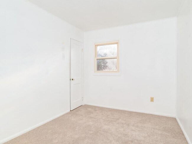 Building Photo - 3 Bedroom House on Quiet Street in Monaca