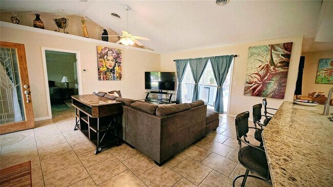Building Photo - 881 Bayshore Dr