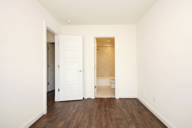 Building Photo - Light-Filled Townhome With Utilities Inclu...