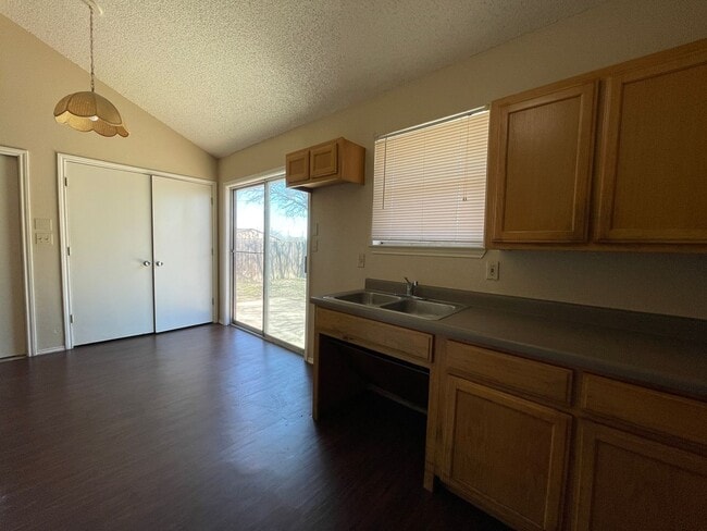 Building Photo - 3-Bedroom, 2-Bath Rental Home – South San Antonio