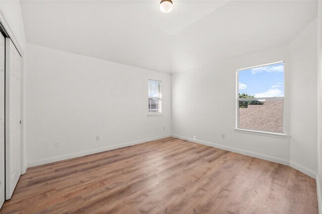 Building Photo - 3664 Rosalina Loop