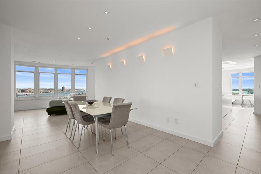 Building Photo - 100 Harborview Dr