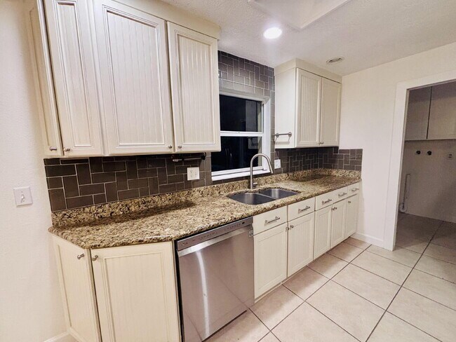 Building Photo - Coastal 4-Bedroom Oasis – Walk to the Beach!