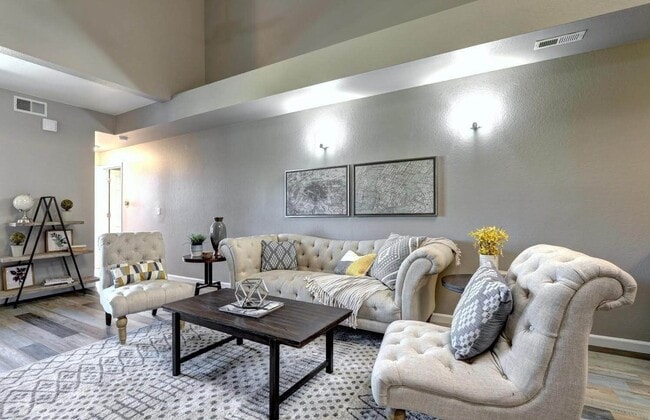 Building Photo - 2850 W Centennial Dr