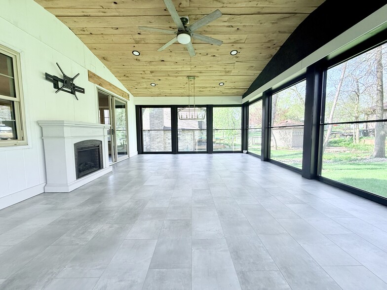 Sun Room - 2105 Parrish St