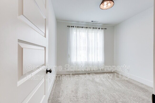 Building Photo - 7284 Ludlow Dr