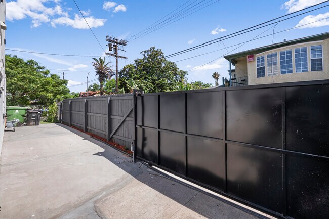 Building Photo - 1905 S Orange Dr