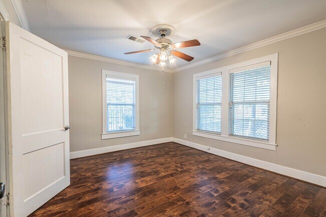 Building Photo - 726 E 26th St