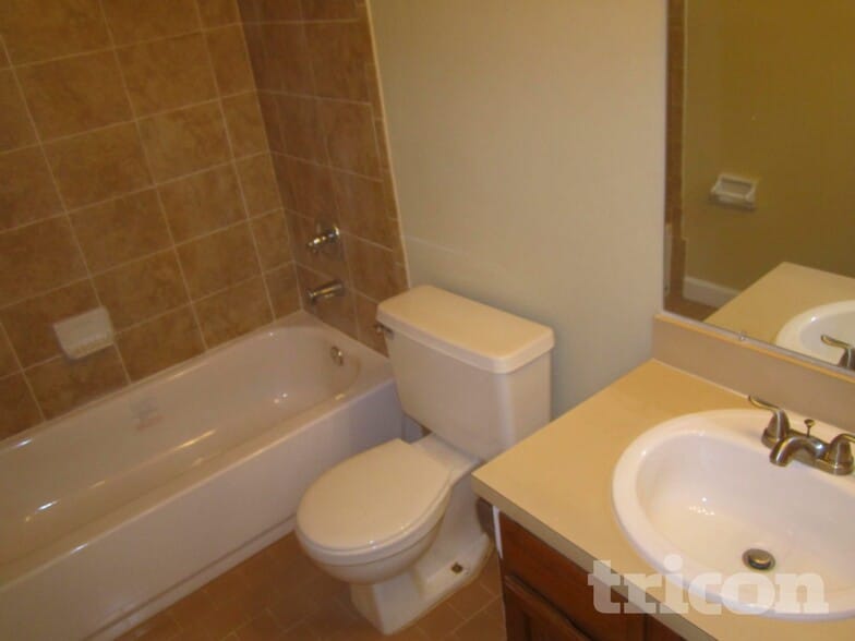 Building Photo - 11565 N Ride Cir E