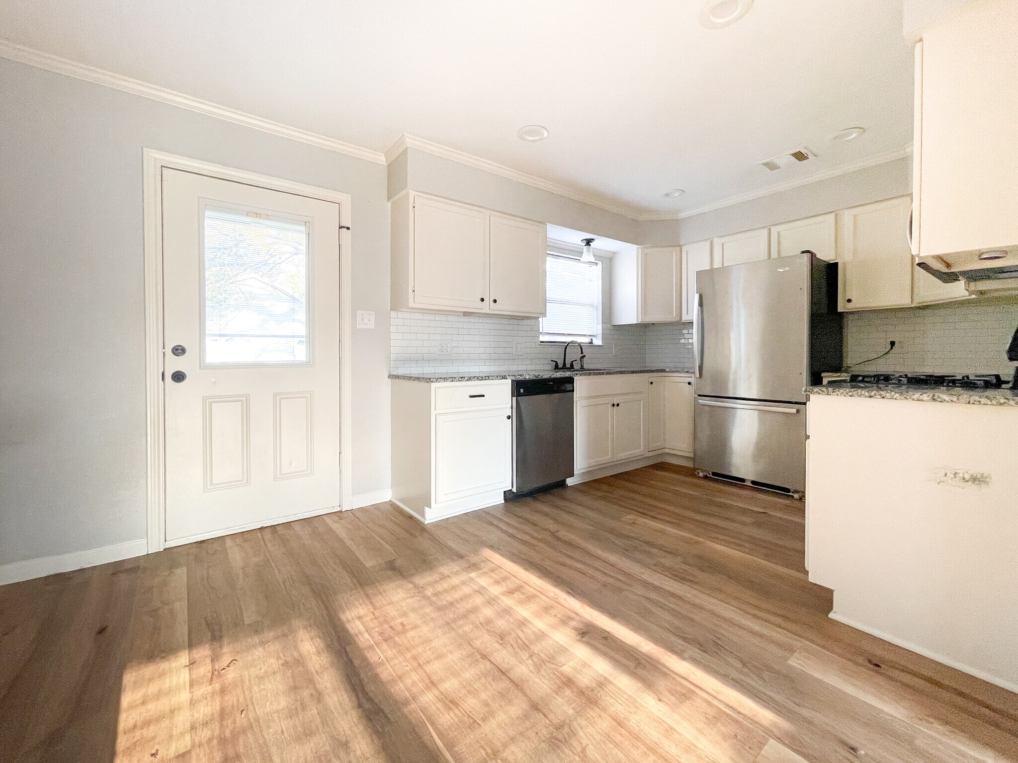 Building Photo - 207 N Bermuda St