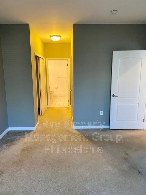 Building Photo - 350 W Elm St