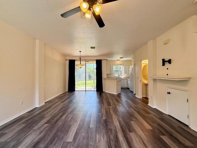 Building Photo - 13706 Forest Lake Dr
