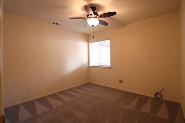 Building Photo - Lovely Mesa Oaks Four Bedroom