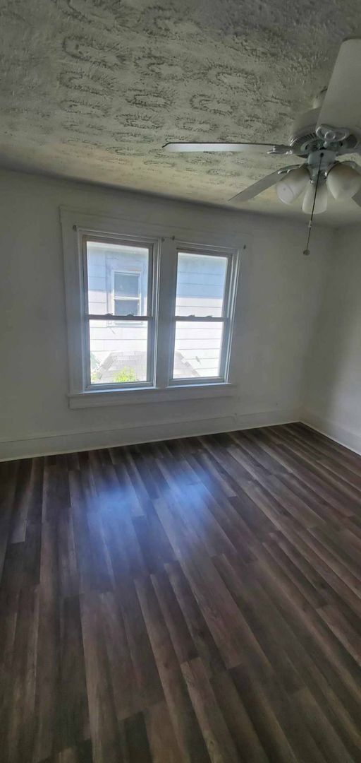 Building Photo - 1375 E 89th St