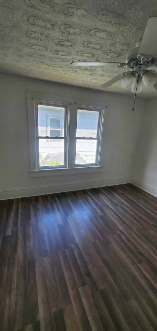 Building Photo - Charming 4-Bedroom Property in Prime Location
