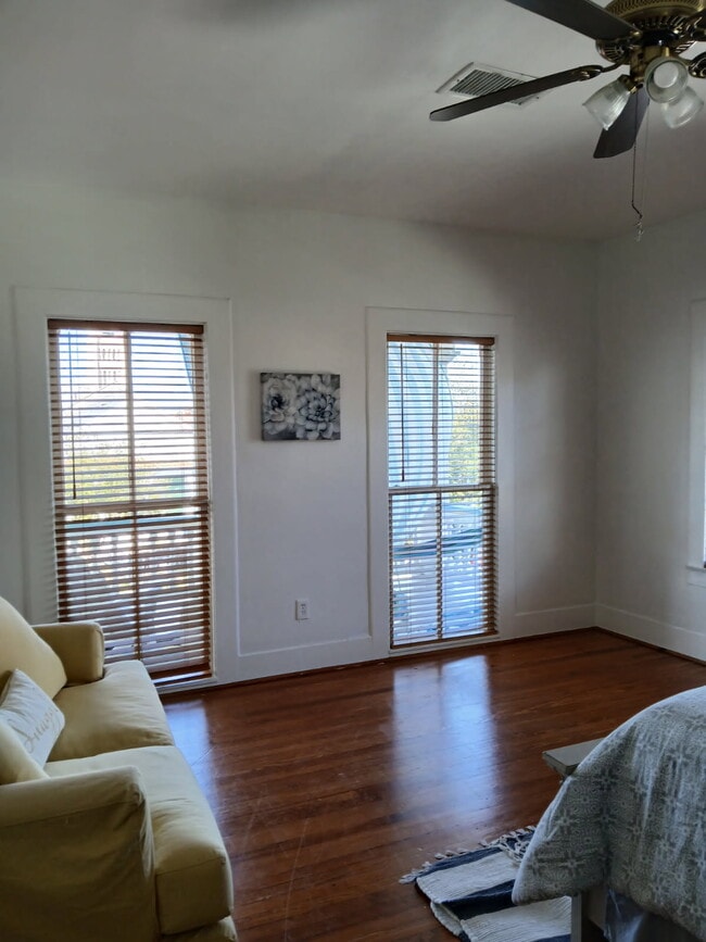 Building Photo - 3409 Avenue L