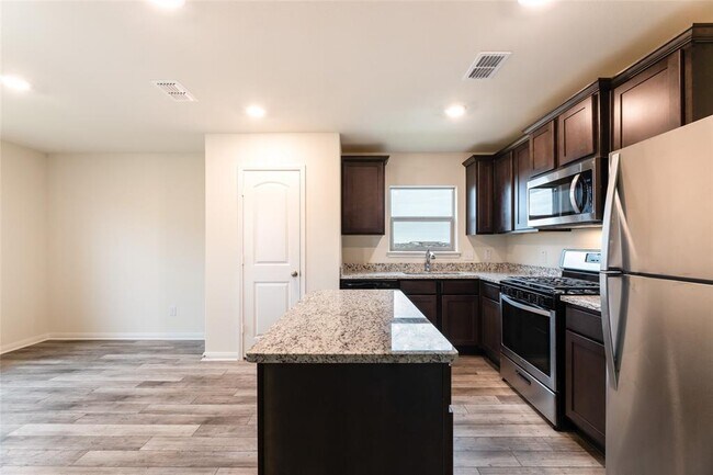 Building Photo - 3109 Killam Rd