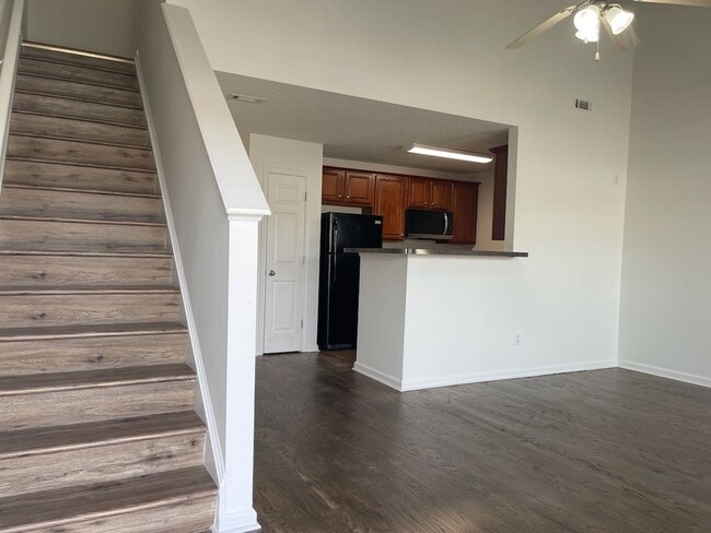Building Photo - Renovated, Affordable Townhouse in College Park