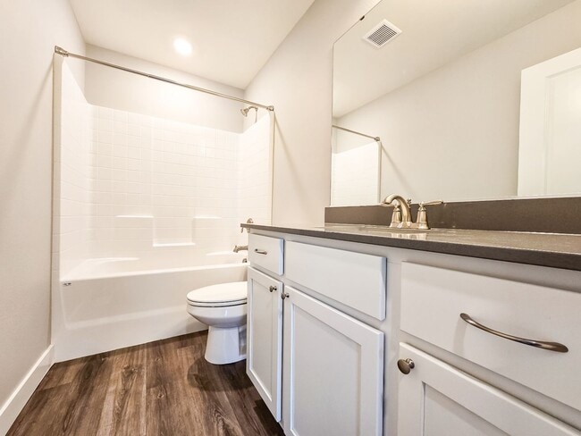 Building Photo - Newly Built Townhome 4bd 2.5ba