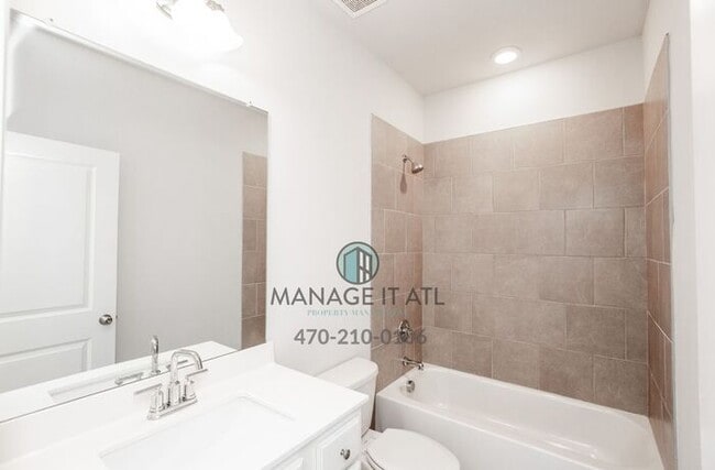 Building Photo - Great location! Elegant Townhome in Doraville