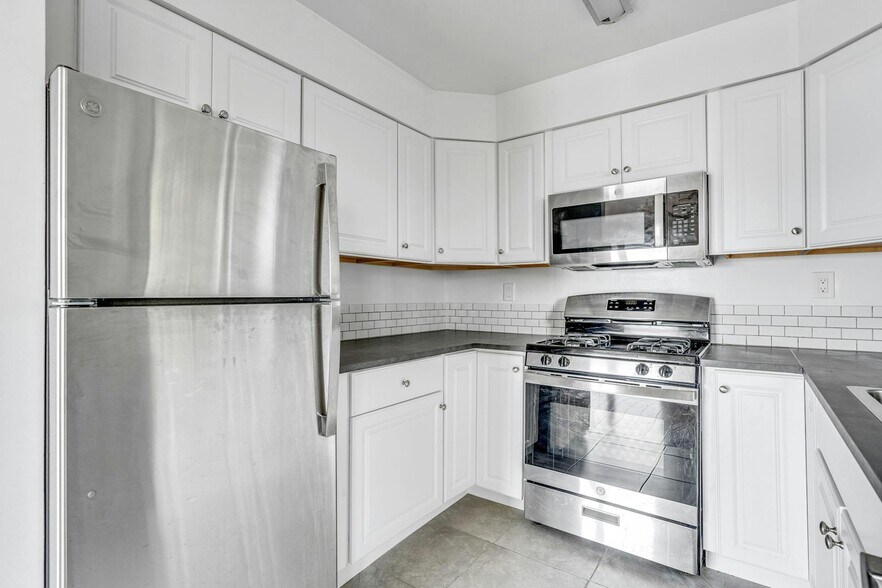 Building Photo - 156 Undercliff Ave