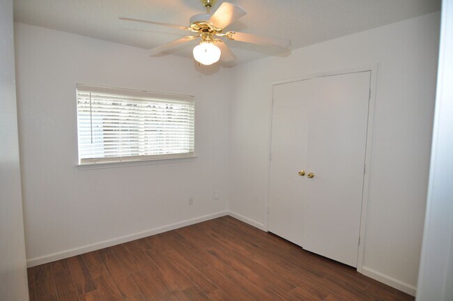 Building Photo - 5709-5711 Shadydell Drive