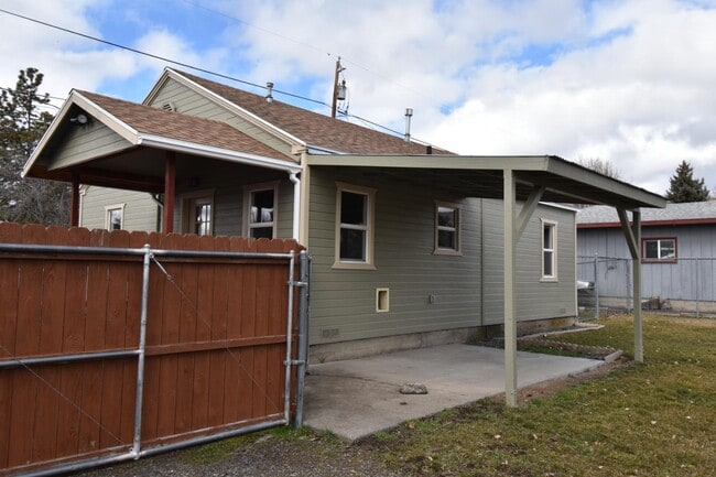 Building Photo - 2515 Wiard St